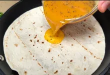 طرز تهیه ساندویچ با نان لواش و تخم مرغ / با خوشمزه ترین پیتزاهای دنیا رقابت می کنه