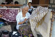 از تار و پود تا خاک و آتش؛ زندگی در صنایع دستی ایران