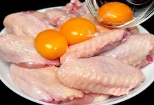 طرز تهیه بال مرغ سوخاری با تخم مرغ بدون نیاز به سرخ کردن و کبابی کردن