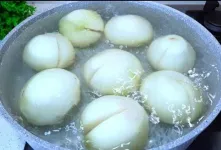 پیاز را در آب جوش بگذارید / طرز تهیه شام سریع و خوشمزه با پیاز و آب