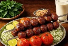 طرز تهیه کباب کوبیده ای که حتی اگه بخوای از سیخ بریزه هم نمیریزه