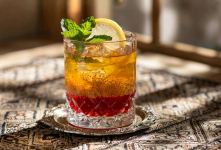 طرز تهیه شربت خاکشیر دورنگ مجلسی با طعم زعفران و آلبالو