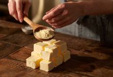 طرز تهیه پودر کره : جایگزین کم کالری برای عاشقان طعم کره در آشپزی و قنادی