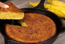 طرز تهیه کیک ماهیتابه ای بدون فر، بدون آرد و شکر