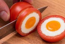 طرز تهیه املت رستورانی فقط با ۱ تخم مرغ و ۱ گوجه