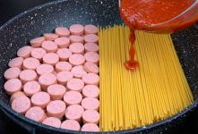 غذای سریع و ارزان با ماکارونی و سوسیس؛ پخت آسان بدون ریخت وپاش
