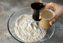 طرز تهیه نان پوک و لایه ای با ارده و شیره انگور برای صبحانه و عصرانه