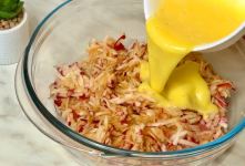 طرز تهیه شیرنی عصرانه با سیب و تخم مرغ بدون آرد، شکر و روغن