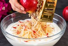 طرز تهیه شیرینی سریع و خوشمزه با سیب و ماست