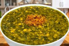 طرز تهیه آش گندم سنتی و لعابدار خانگی بدون گوشت با پیازداغ فراوان