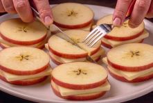 طرز تهیه شیرینی سیب کاراملی با ۲ عدد سیب و یک موز