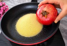 طرز تهیه حلوای انار و آرد سمولینا ترکیه ای با رنگ یاقوتی طبیعی