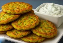 اگر کدو سبز و۲عدد تخم مرغ در خانه دارید این بهترین دستور یک غذای رژیمی است