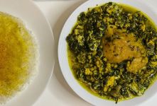طرز تهیه سیر قلیه گیلانی؛ یک خورش اصیل شمالی با برگ سیر، مرغ و تخم مرغ