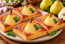 طرز تهیه شیرینی گلابی با خمیر هزارلا؛ آسان، خوش عطر و مجلسی