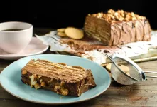 طرز تهیه دسر بیسکوییتی با سس شکلات