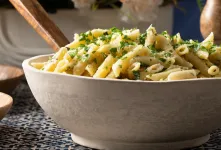 روش تهیه و پخت پاستا سیر و شوید با طعمی بی‌نظیر