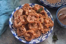 روش تهیه شیرینی شباکیه عربی (زولبیا فانوسی)