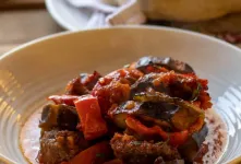 طرز تهیه خوراک گوشت و بادمجان به روش سنتی