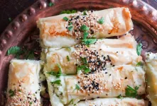 طرز تهیه بورک پنیر جعفری ترکی در فر