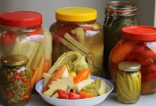 ادویه های مناسب ترشی مخلوط و طرز تهیه آن