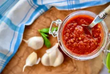 طرز تهیه سس تند سوئدی، یک طعم منحصر به فرد برای غذاهای شما