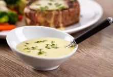 طرز تهیه سس مورنی با روشی ساده و متفاوت