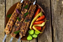 مراحل تهیه کباب کوبیده با بوقلمون (کم چرب و پر پروتئین)