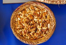 طرز تهیه تخمه طالبی بو داده خوشمزه و ترد در منزل