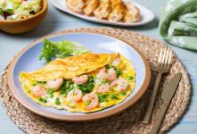 طرز تهیه املت میگو؛ صبحانه ای سریع و مقوی