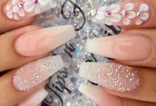 ژلیش ناخن چیست و با کاشت ناخن چه فرقی دارد ؟