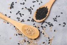 کالری کنجد : ۱۰۰ گرم کنجد خشک شده و بو داده چند کالری دارد ؟