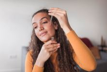 بهترین روغن برای صورت در شب + راهنمای کامل انتخاب بر اساس نوع پوست