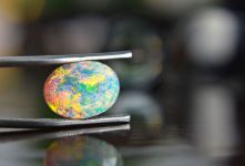 آشنایی با سنگ اوپال، گوهری از بازی رنگ ها در دل طبیعت + خرید و نگهداری