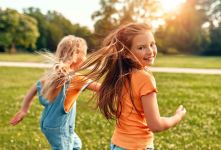 آیا میدانید بازی چگونه مهارت های اجتماعی کودکان را تقویت می کند ؟