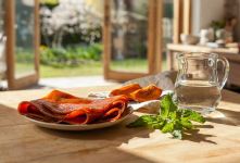 کالری و ارزش غذایی لواشک خرمالو + خواص و مضرات آن