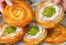 طرز تهیه قتلمه افغانی اصل؛ شیرینی لایه ای ترد و خوشمزه با پسته و کره