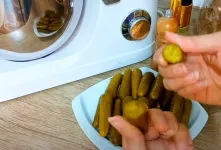 طرز تهیه خیارشور در منزل در ۱۵ دقیقه / خیار شور فوری