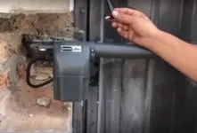 نحوه باز کردن درب پارکینگ بدون برق / چگونه درب پارکینگ را باز کنیم بدون برق