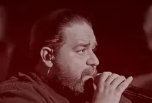 دانلود آهنگ رضا صادقی من عاشقت شدم ببین + متن کامل آهنگ