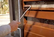 نحوه رنگ کردن درب حیاط و پارکینگ به شکل حرفه ای / رنگ کردن اصولی درب