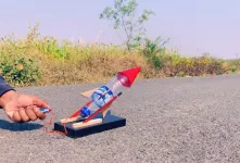 ساخت کاردستی موشک با برد ۱۰ متری / موشک پرتاب شونده با بطری