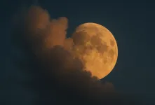 معنی ضرب المثل ماه پشت ابر نمی ماند + عکس و انشا