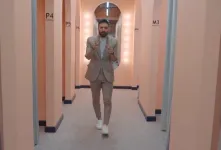 متن کامل اهنگ حمید هیراد اخر نماندی + دانلود آهنگ