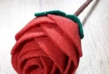 آموزش ساخت گل رز نمدی در خانه!