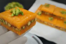 اسلایس نارگیل پسته ترکیبی فوق العاده از باقلوا و لوز با طعمی منحصر به فرد مخصوص عید با تمام نکات ریز