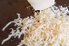 آموزش پنیر پیتزا خانگی با کش فراوان فقط با شیر و سرکه!