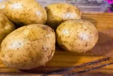 وقتی فقط سیب زمینی داریم من این غذای ساده و سریع با سیب زمینی را درست میکنم!