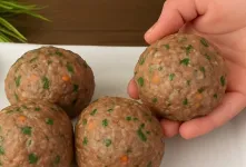 با کمی گوشت چرخ کرده و مواد ساده انقدر خوشمزست که حاضرم هفته ای ۳ بار بپزم / ۲ دستور غذای خوشمزه