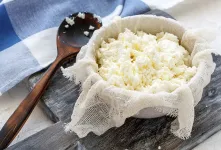 طرز تهیه پنیر مقوی خانگی به روشی ساده و سریع!